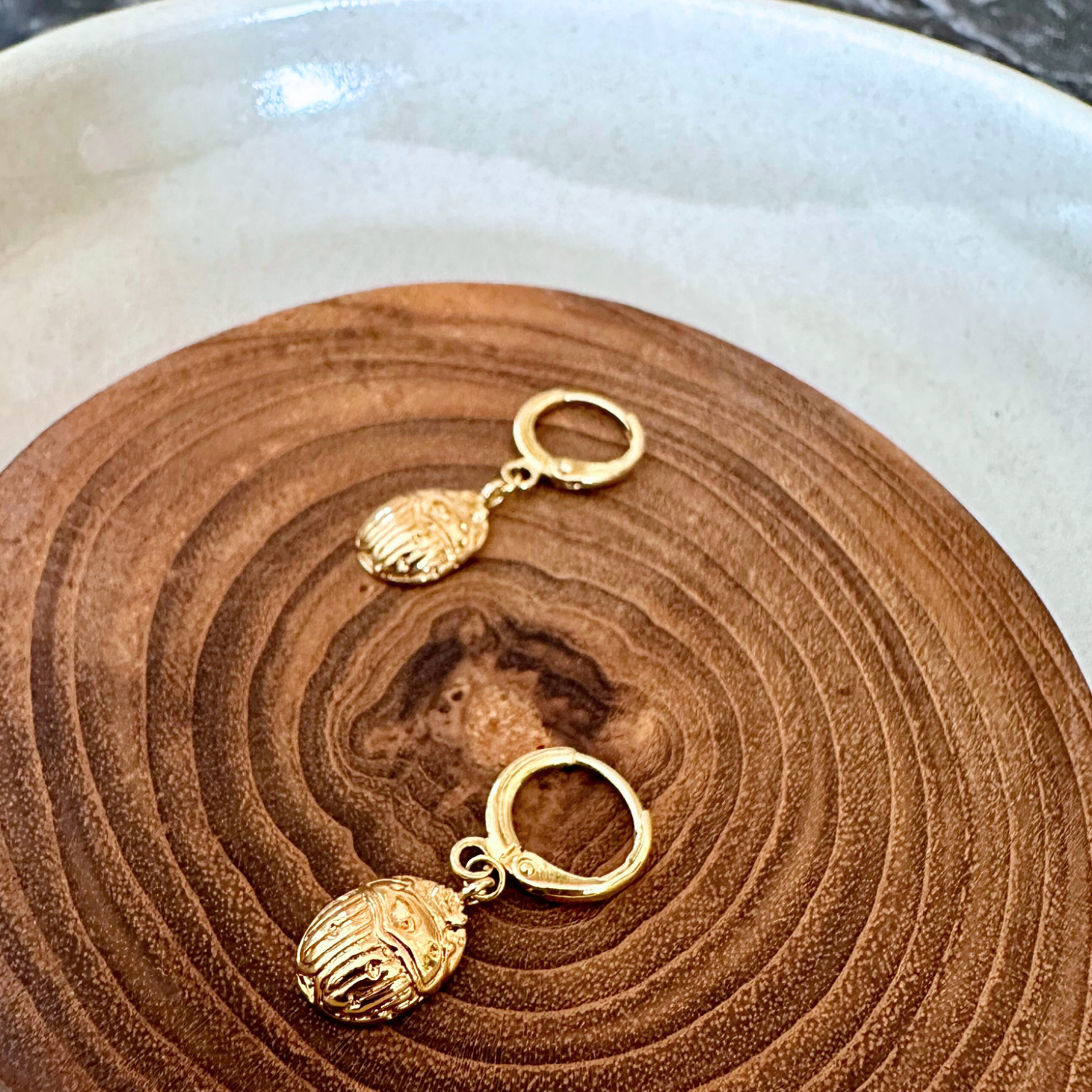 Boucles d'oreilles scarabée laiton doré à l'or 24 carats