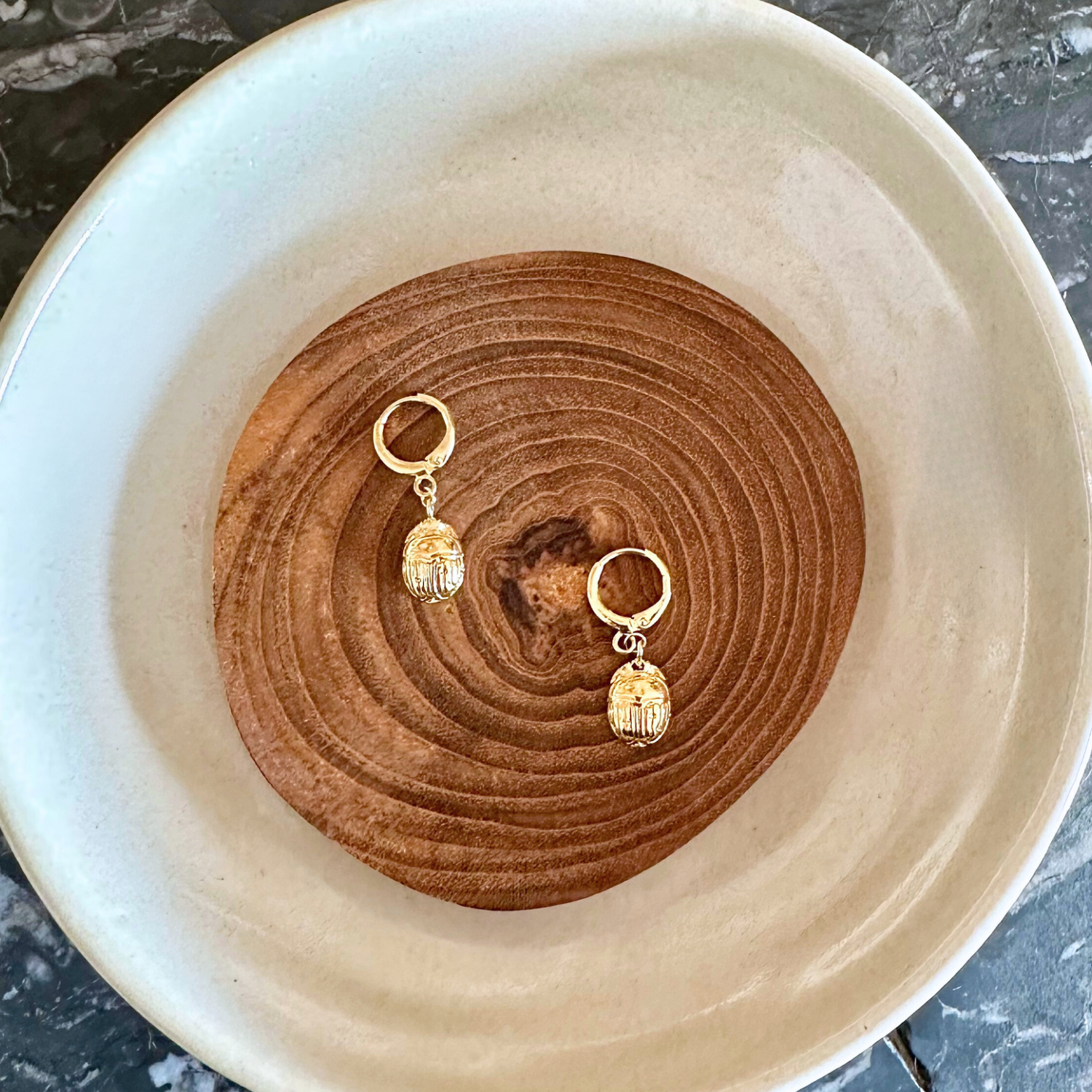 Boucles d'oreilles scarabée laiton doré à l'or 24 carats