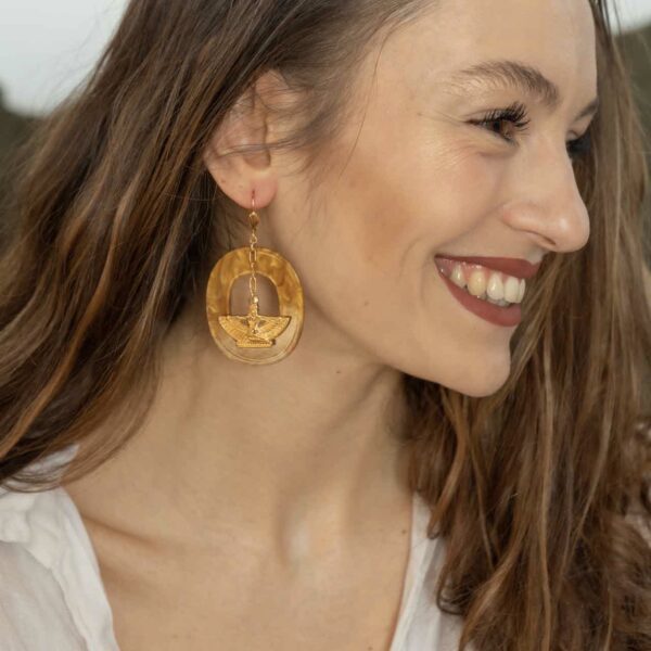 Boucles d'oreilles symbolique déesse Maat, dorées à l'or fin 24 carats, placage 1 micron.